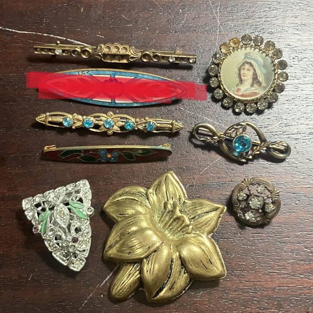 Lot of Antique / Vintage Jewelry Victorian Art Deco Brooches, Dress Clips Button